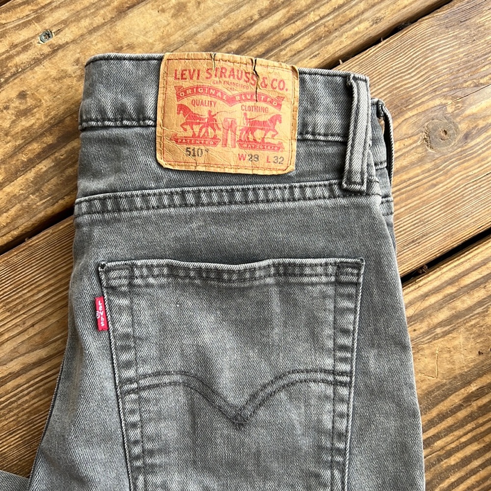 510 Levi Jean, grey wash 28x32